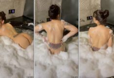 Alexia Loren, famosa do onlyfans, sensualizando sem roupa com seu bumbum empinado em um banho de espuma