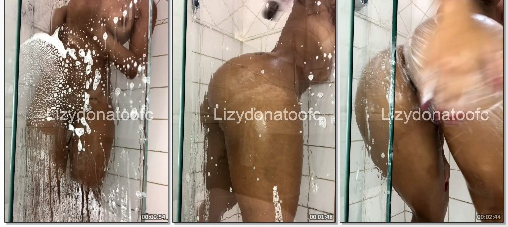 Lizy Donato arrasando no banho e caprichando na exibição do bumbum no chuveiro