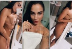 Monique Bertolini exibindo as teta e a buceta durante o banho