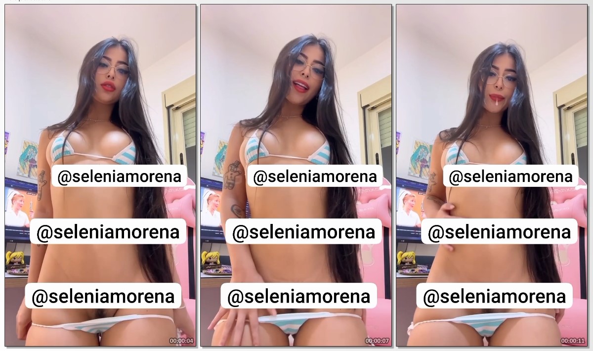 Selenia Morena exibindo sua bucetinha com pelos pubianos