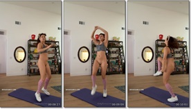 Dando um show de flexibilidade, Dare Taylor se despe para exibir seu belo corpo