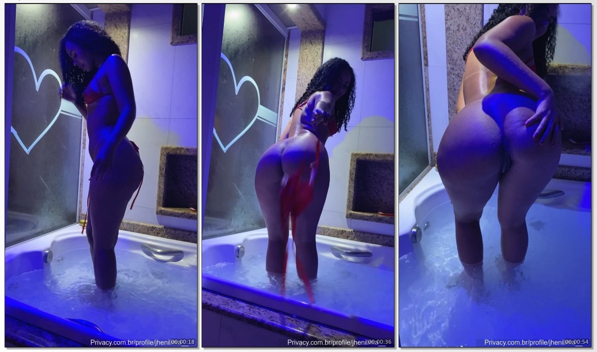 Confira Jheni Lima em um banho ousado exibindo suas partes íntimas