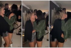 Karlyane Menezes trocando beijos com uma amiga atraente em uma festinha exclusiva