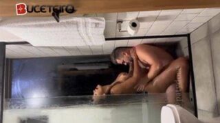 Vídeos de sexo mostrando a Paty Doce fazendo amor debaixo do chuveiro