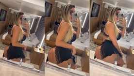 Que tal essa loira maravilhosa desfilando com um babydoll que destaca sua bunda linda?