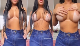 Confira os belos e impecáveis peitos da modelo Carol Machado em um momento íntimo