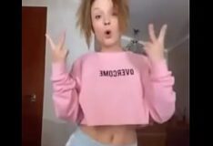 Lara Silva dancando